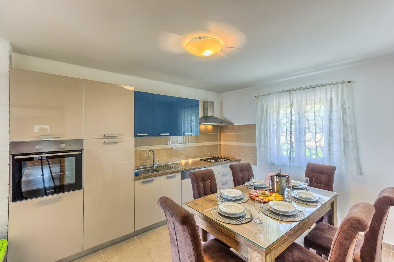Modern Apartment With Large Pool&Sea View Kastela Luaran gambar
